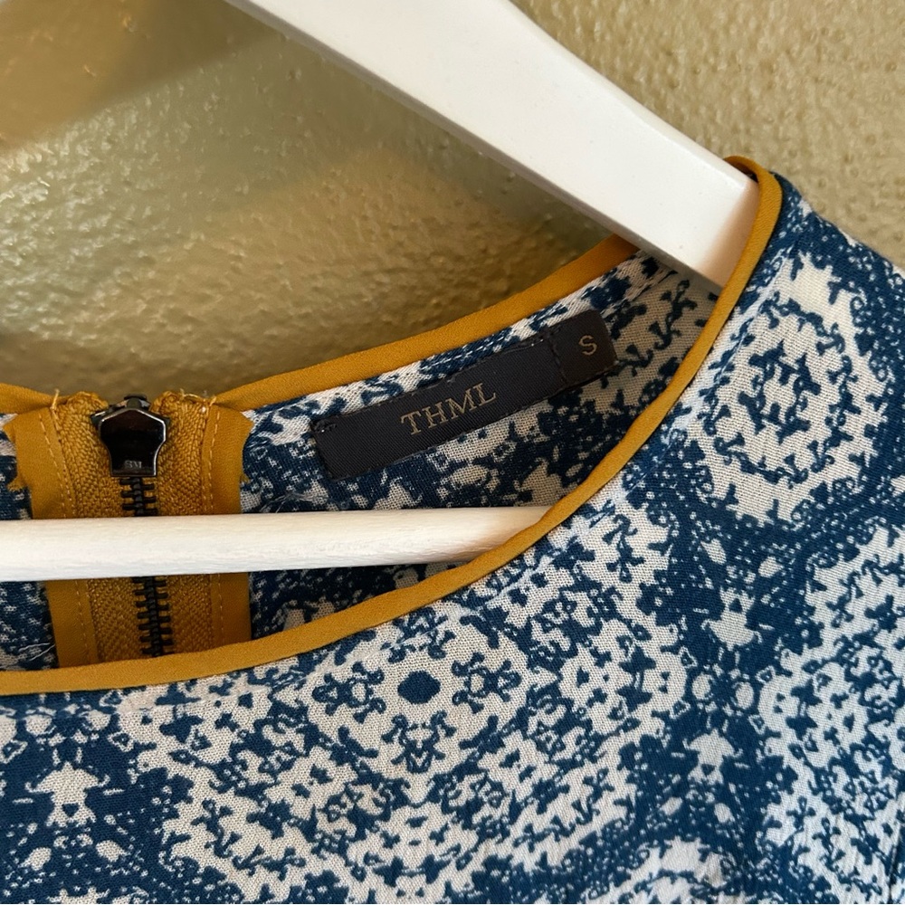 Patterned Flowy Dress - Picture 7 of 8